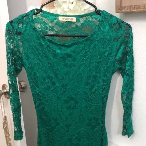 Arden B green lace fitted dress w/3/4 sleeves. NWOT! Sz XS.  Never worn - Picture 3 of 6